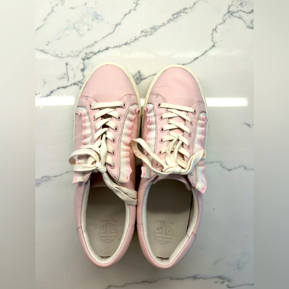 Tory Burch Sneakers.